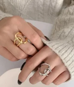 Online Bosanova Anillo metálico plateado con nudo