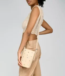 Sale Bosanova Bolso bandolera arena con apliques metálicos