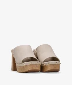 New Bosanova Sandalias de tacón beige con tachas y plataforma
