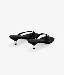 Outlet Bosanova Sandalias de tacón negras con tira de dedo