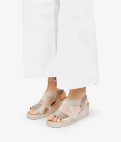 Outlet Bosanova Sandalias doradas en piel con cuña