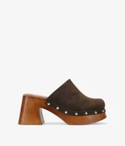 Outlet Bosanova Zuecos marrones con tacón ancho y tachas
