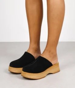 Sale Bosanova Zuecos negros en piel con suela de madera